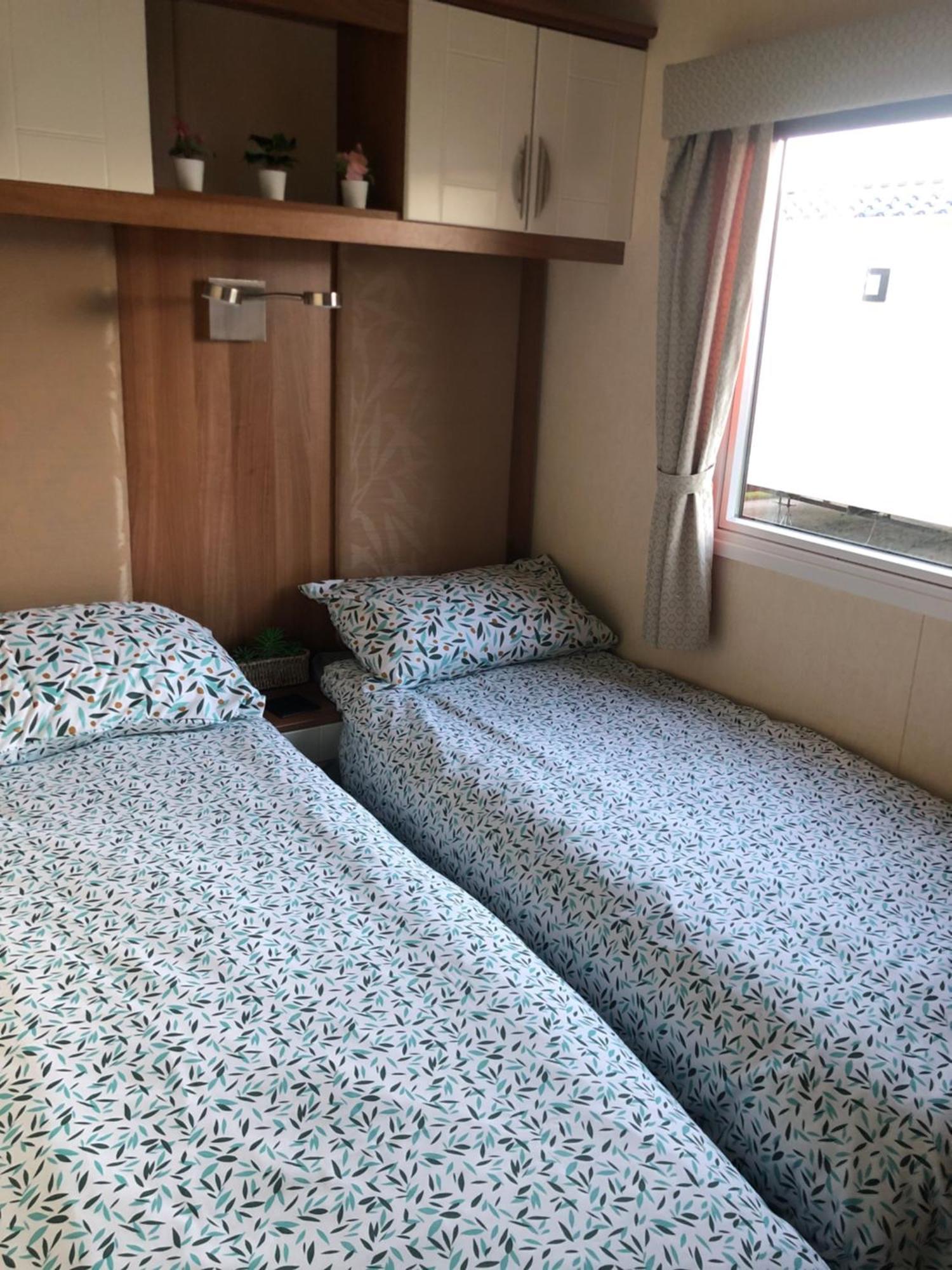 Two X 8 Berth Static Caravan On Lyons Robin Hood Rhyl North Wales Meliden Kültér fotó