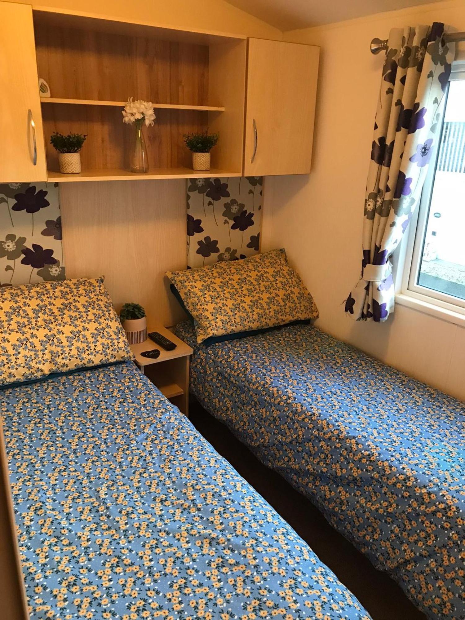 Two X 8 Berth Static Caravan On Lyons Robin Hood Rhyl North Wales Meliden Kültér fotó